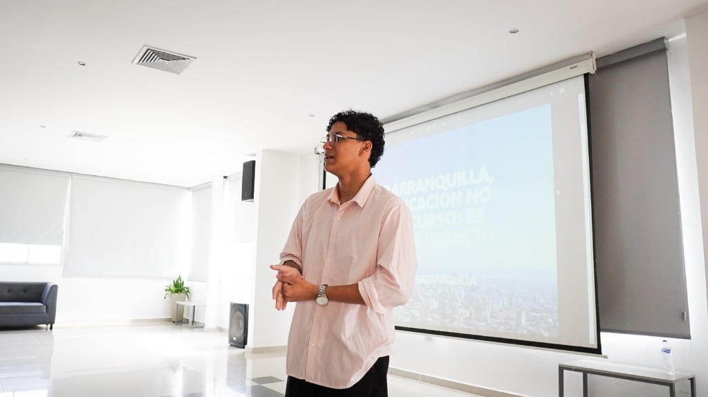 Dylan Peña Presentando